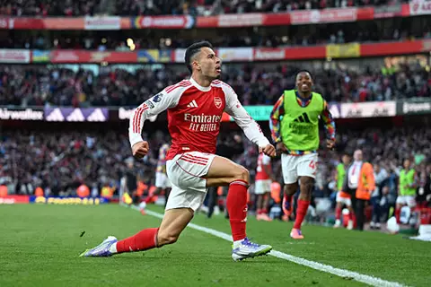 هدف قاتل.. مارتينيلي يمنح أرسنال التعادل أمام مانشستر سيتي (فيديو)